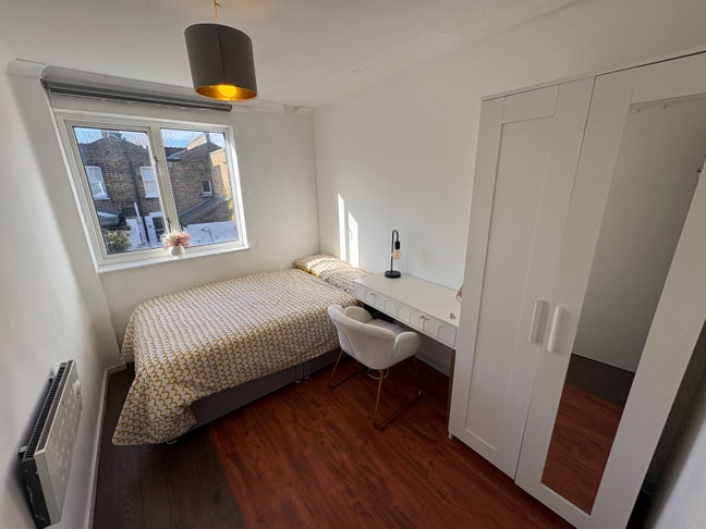 Double  Room in House share SW11 Lavender hill Main Photo