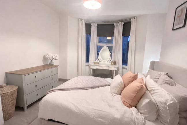 Large bright double room in Tooting Bec  Main Photo