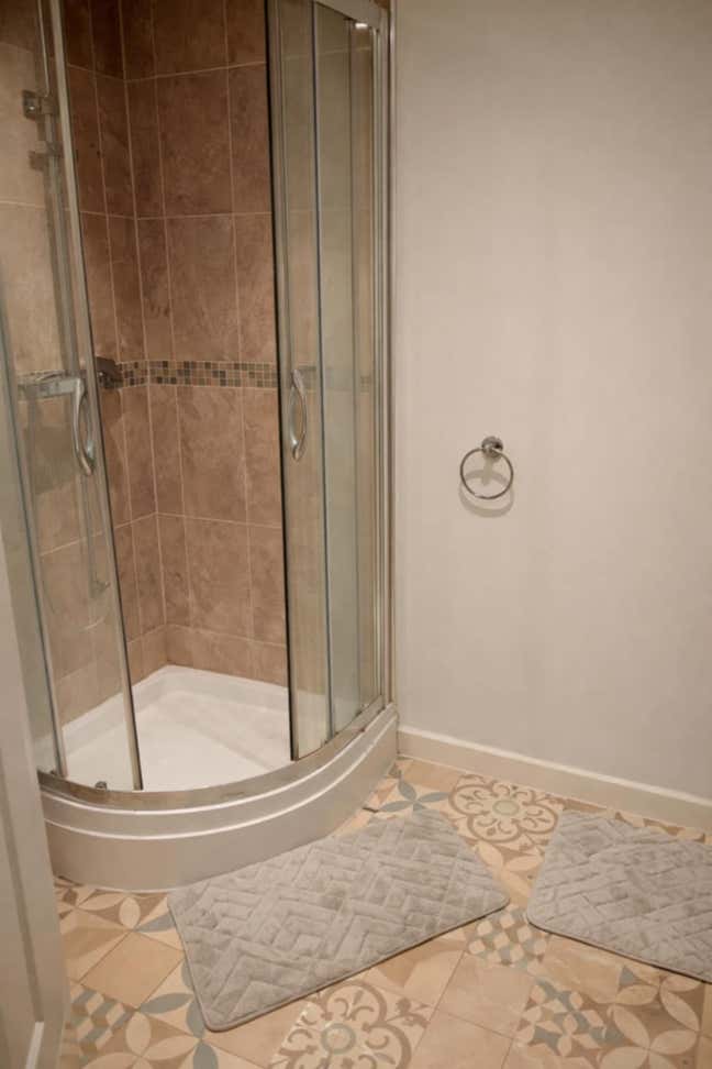 Bright Double Room in Furnished House with Parking Main Photo