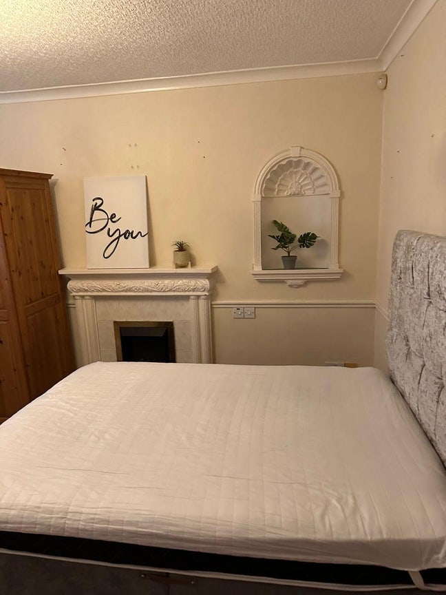 Double bed to let Main Photo