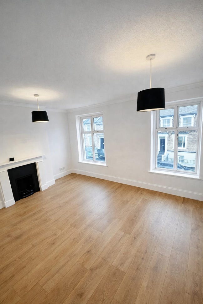 1 Bed Maisonette, Askew Crescent, W12 Main Photo