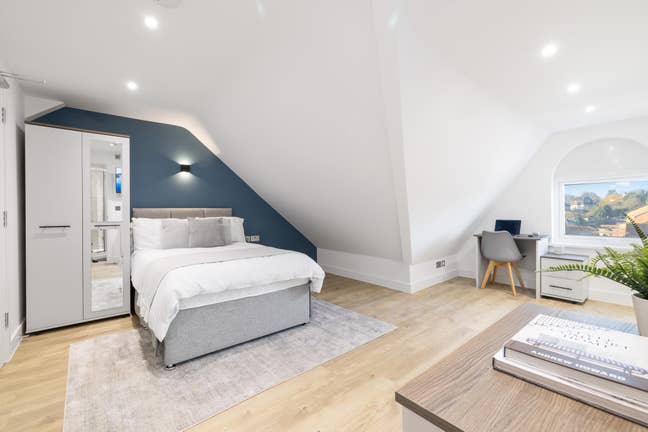 📍 Brand New Ensuite Bedroom - close to station Main Photo