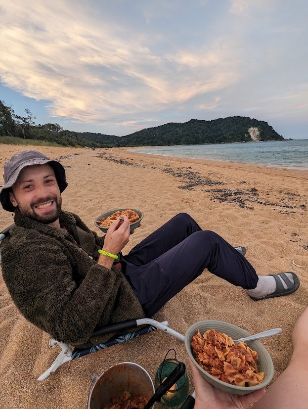 Friendly 33-year-old looking for a double room Main Photo