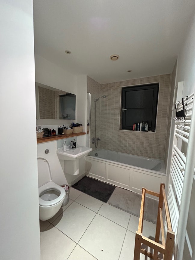 Spacious En Suite Room in a 3 Bedroom Penthouse Main Photo