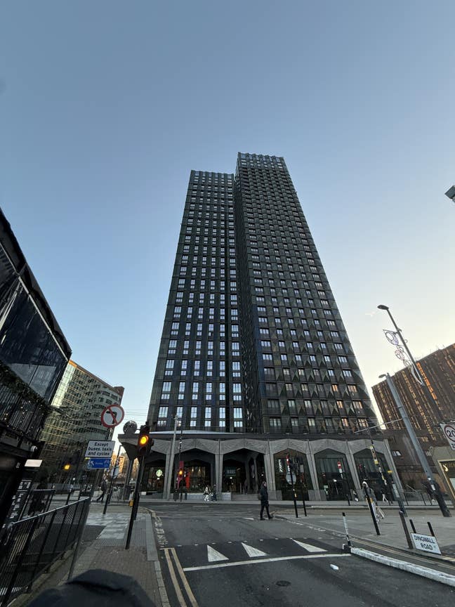 Female  flatmate  wanted for a highe-end apartment Main Photo