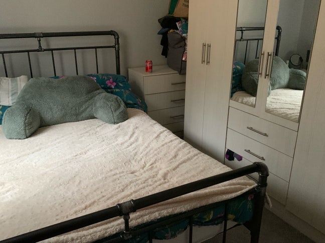 Duplex in private grounds. Commuter Hotspot Main Photo