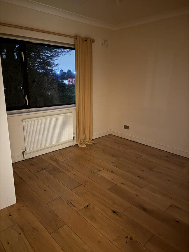 Double room in Mitcham Main Photo