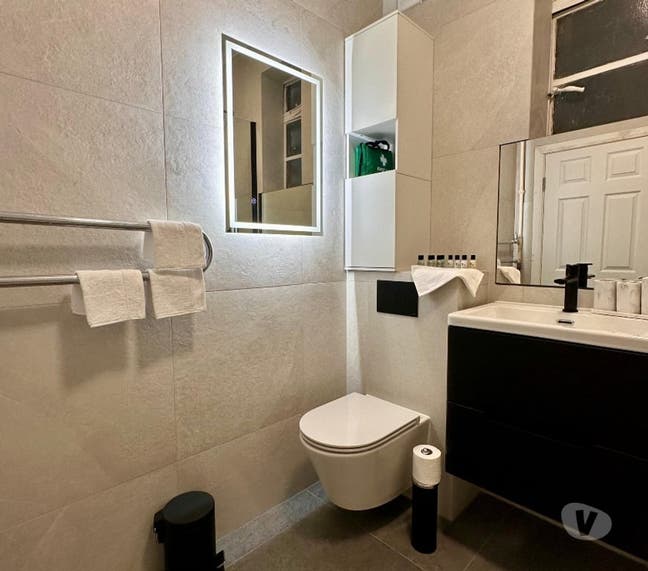 Single cozy room available into 4 bedroom house Main Photo