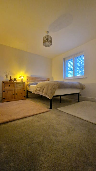 Large Double with private bath ideal for Cabin cre Main Photo