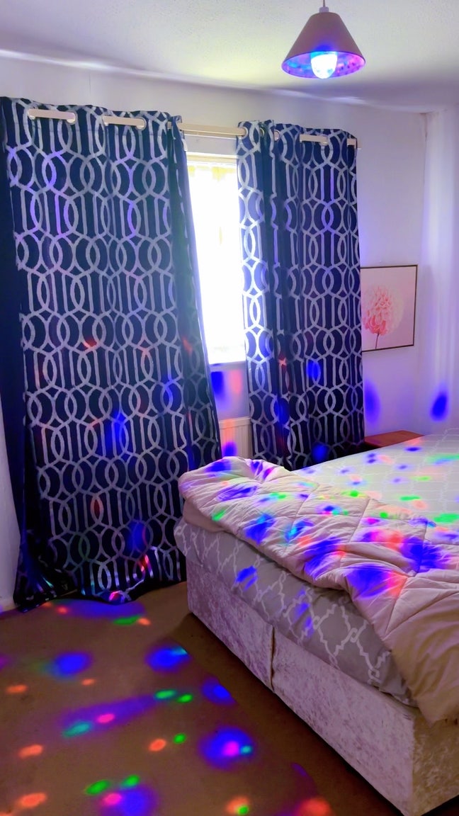 Neat and spacious Room close to Gatwick Airport  Main Photo