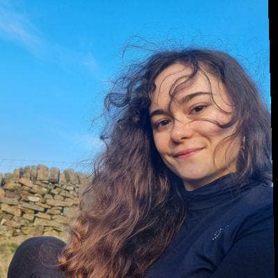 Professional Female seeks a single or double room Main Photo