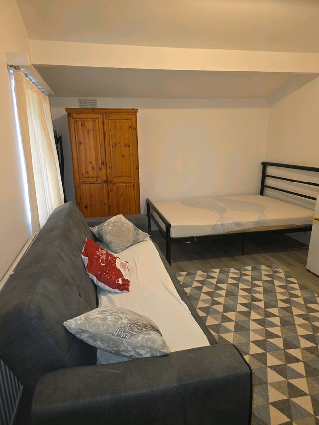 Furnished Studio – Perfect for Couples Main Photo