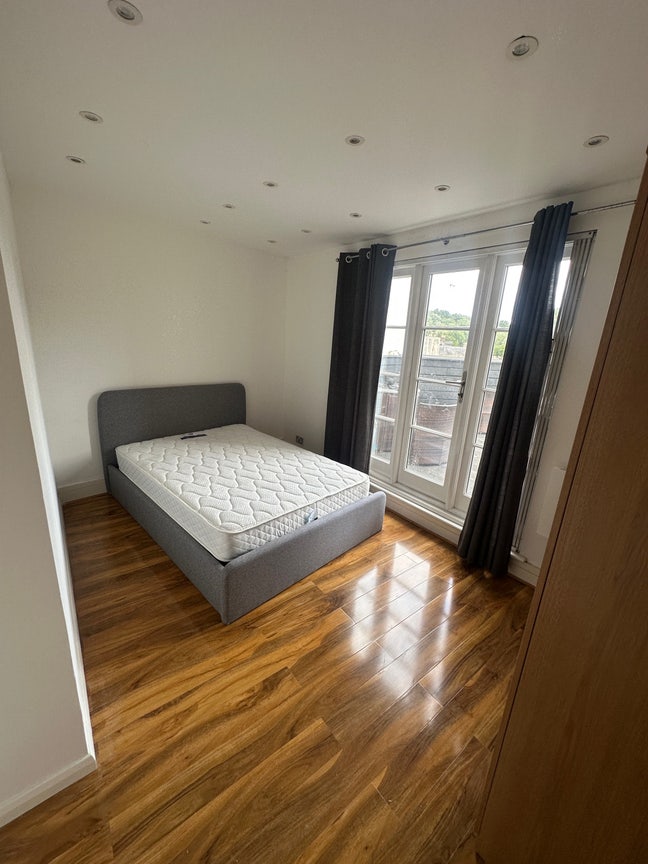 Large Furnished Room with Private Terrace  Main Photo