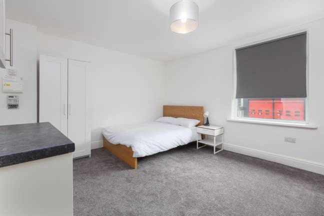 En-suite Large Double Room in South Shore Main Photo