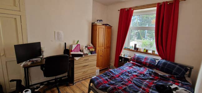 2 Rooms Available, All Bills Included! Main Photo