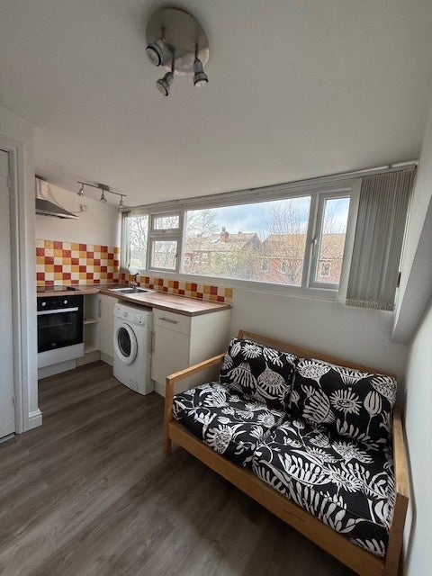 1 Bedroom Council tax, Water & WIFI Included Main Photo