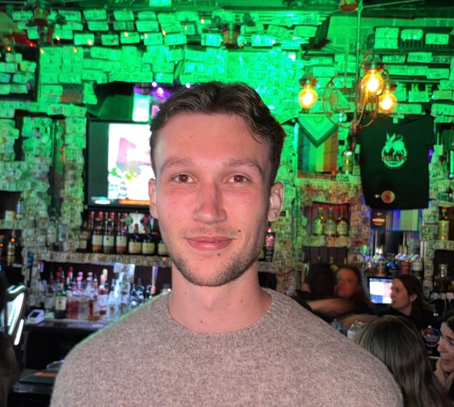 23yo professional seeking clean, social house Main Photo