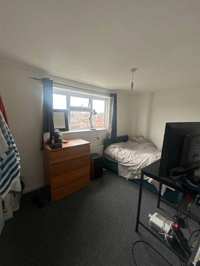 Clean & Peaceful Flat - Rooms Available  Main Photo