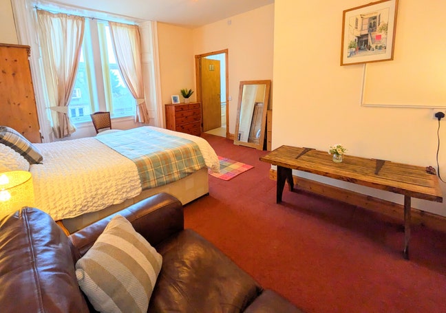 Stunning rooms for peaceful adults in ex-hotel Main Photo