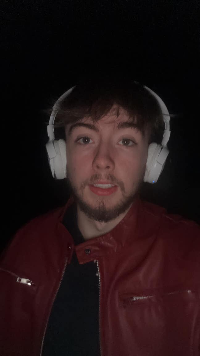 Professional Male seeks a single or double room Main Photo