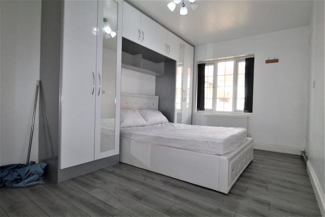 DOUBLE Room in Feltham Main Photo