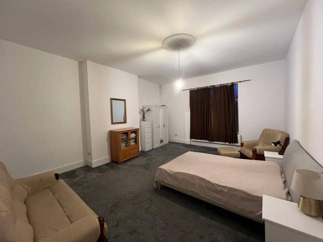 Spacious, large room to let in London N16. Main Photo