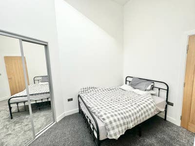 Modern Double Room - City Centre 3-Bed Flat Share Main Photo
