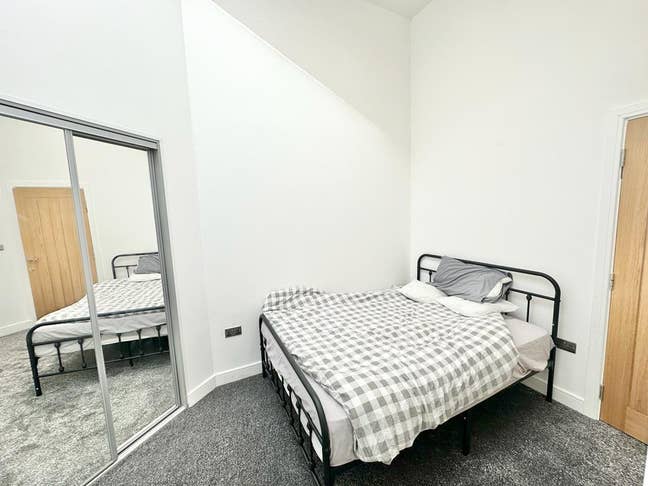 Modern Double Room - City Centre 3-Bed Flat Share Main Photo