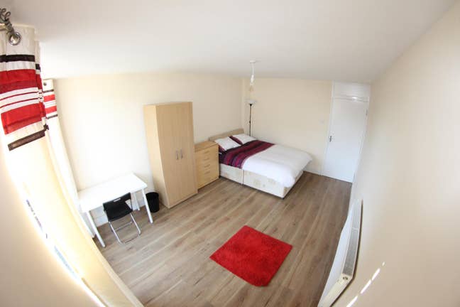 🏡 Spacious Double Room – 49 Atkinson Road,E16 3LP Main Photo