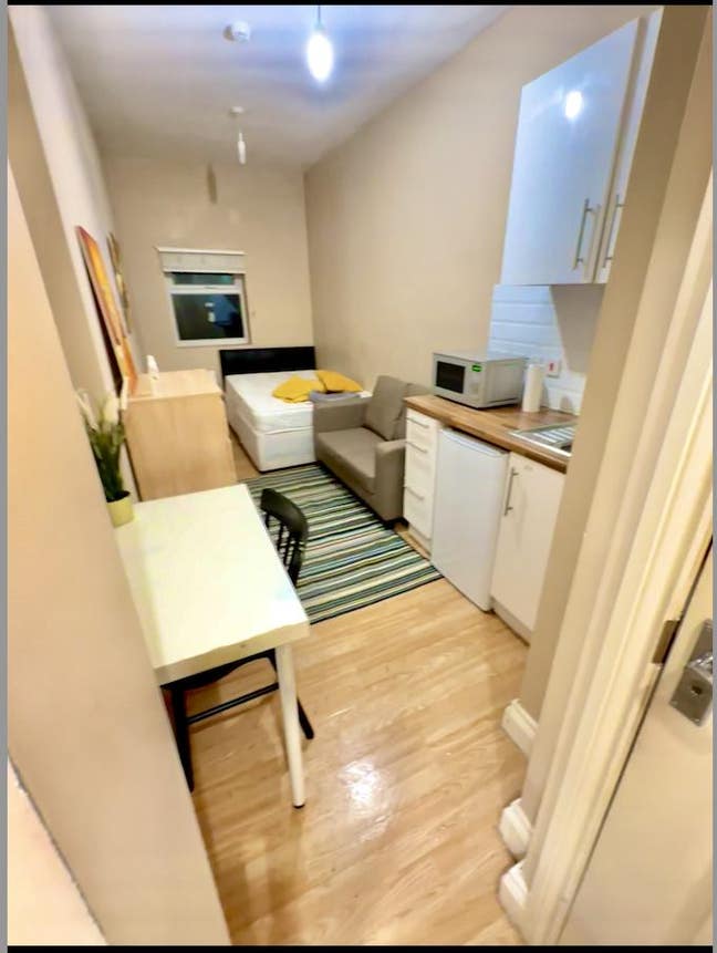 Spacious Bedsit Studio Available in Luton LU3  Main Photo