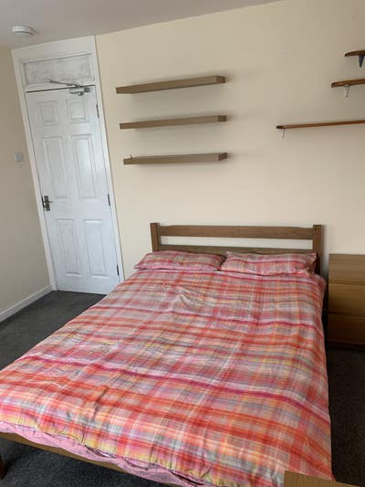 Double Room in Quiet and Friendly Household  Main Photo