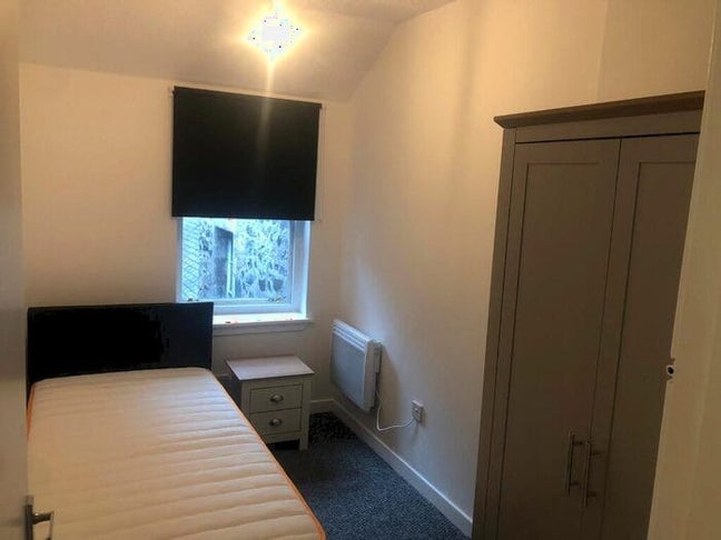 A furnished room is available in a clean and quiet Main Photo