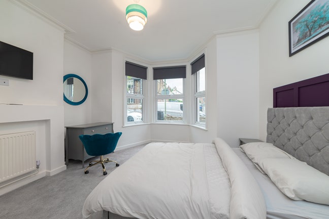 Room to Rent - Great Location Main Photo