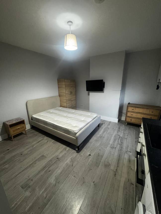 Self Contained Studio Flat - New Malden Main Photo