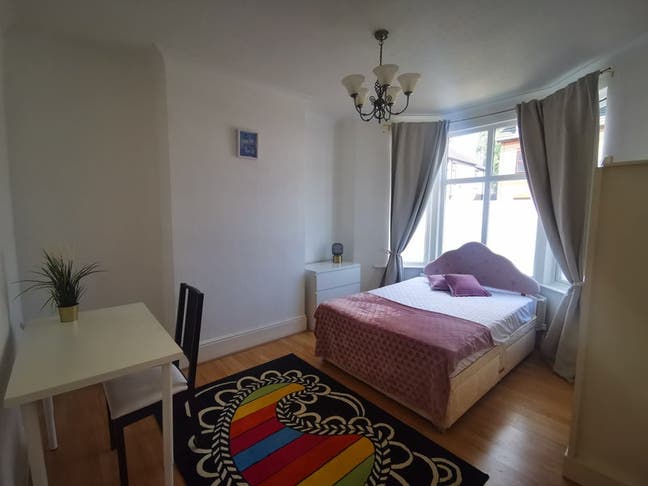 Bright, Clean & Spacious Room in a  Friendly House Main Photo