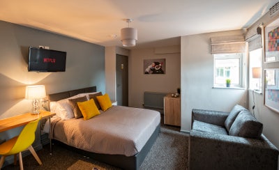 Lovely Double En-suite Room in Malvern Link  Main Photo