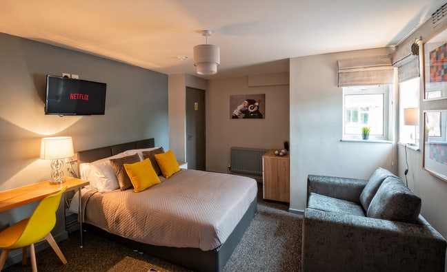 Lovely Double En-suite Room in Malvern Link  Main Photo