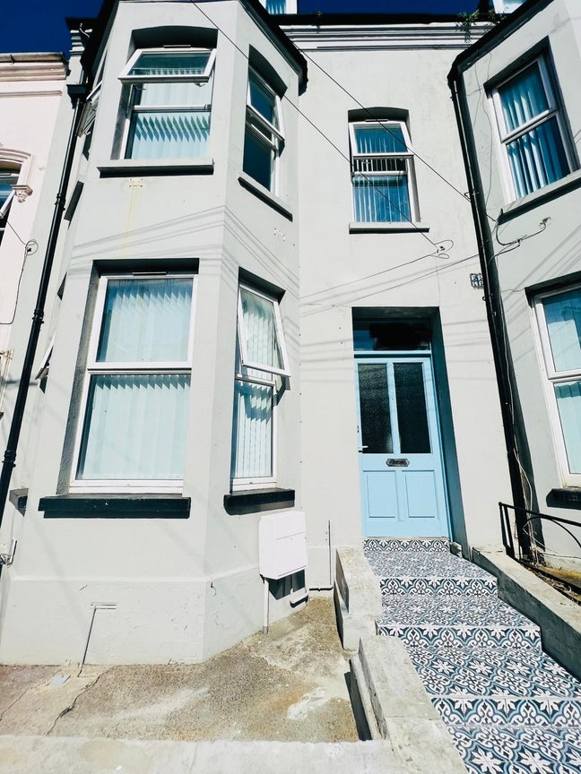 Premium Room Rental in South Belfast: Camden Stree Main Photo