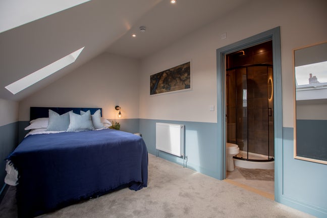 Modern Large Room | All Bills inc. | North End Main Photo