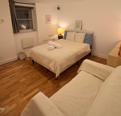 Looking for a flatmate (short term) Main Photo