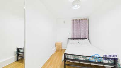 Newly Refurbished Double Room– E3 🏠 Devons Road Main Photo