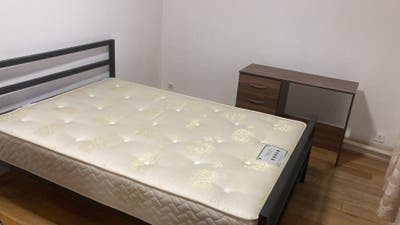 Double bedroom to rent in Royal Oak/Paddington Main Photo