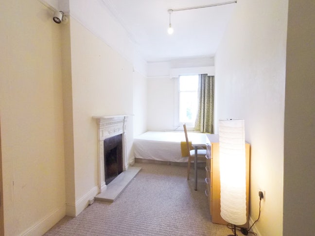 Nice DR in houseshare, 5 min Ealing Comm. Main Photo