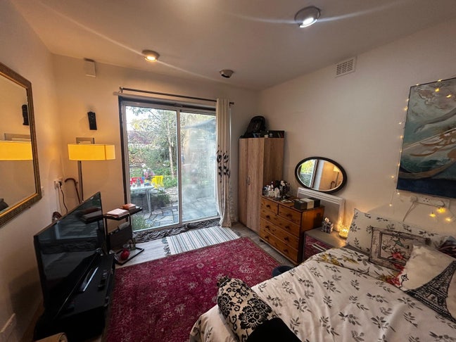 Studio Flat (To Let) Finchley Central (N3)  Main Photo