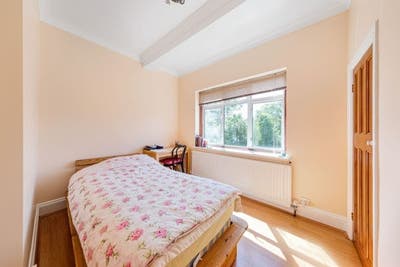 1 double 2 single bedroom is available in  E11 2LZ Main Photo