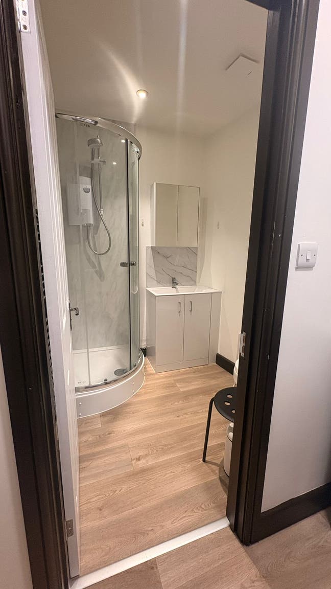 Newrefurb selfcontained studioflat allbills inclus Main Photo