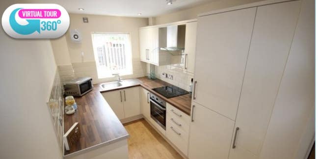  double bed room in bills included house Main Photo