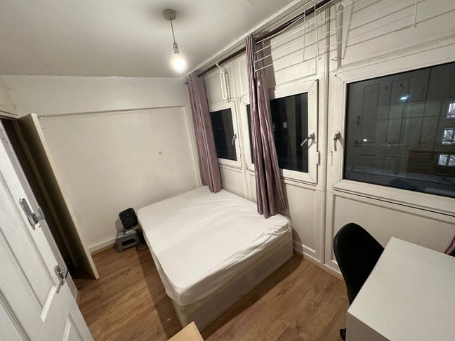 Cheap Double Room Near Stepney Green  Main Photo
