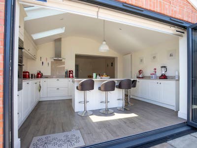 Double Room with Private Bathroom  - Bills Inc Main Photo