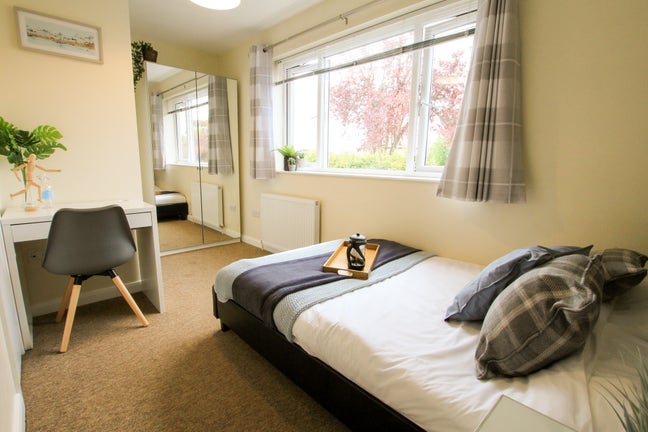 2 Ensuite rooms close to local amenities Main Photo